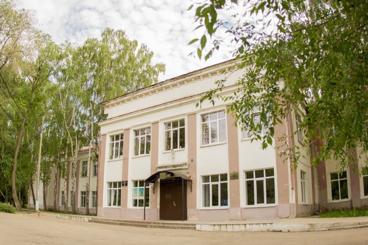 В Балаково после сообщения о минировании эвакуировали медицинский колледж