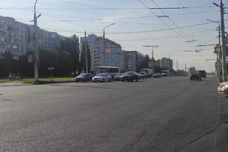 Автотрасса уложила 2 слой асфальта на 30 лет Победы в Балаково