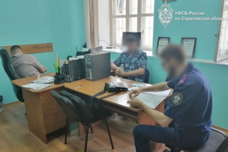 В Саратове начальник колонии брал взятку за послабление режима для осужденной
