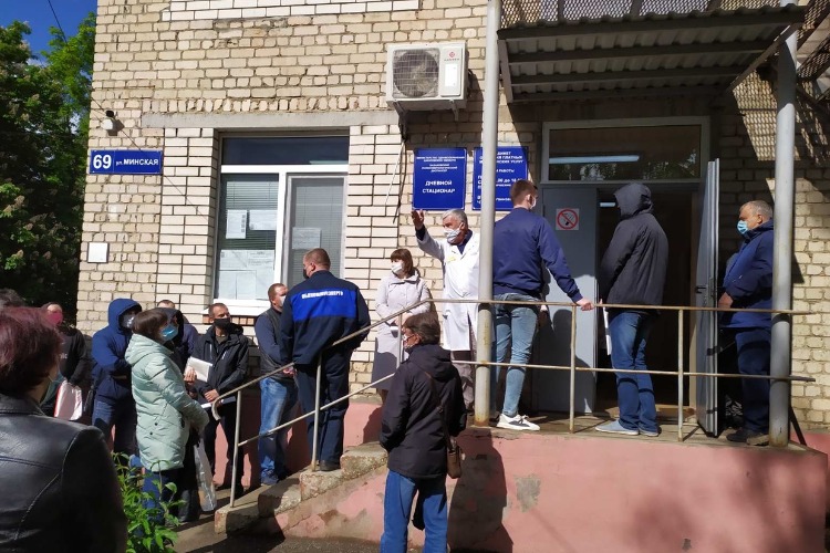 В Балаково граждане, состоящие на учете у нарколога, продолжали водить автомобили