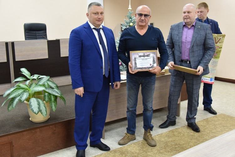 Год уходящий в персональных номинациях