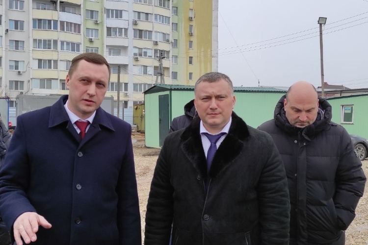 Перед Активом губернатор Бусаргин заехал на стройплощадку 3 Г микрорайона Балакова. Что он там увидел кроме грязевых ванн и талых озёр?