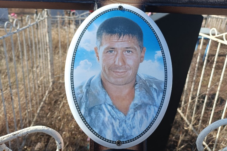 В Энгельсе простились с погибшим на Украине 44-летним вагнеровцем Виктором Казаровым