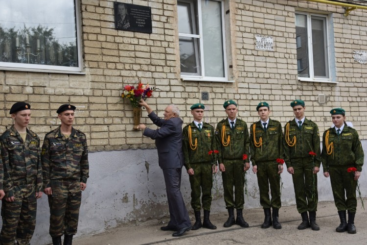 Сегодня открыли мемориальную доску Герою Социалистического Труда Владимиру Полякову