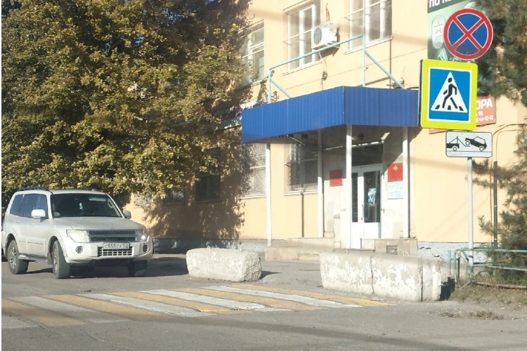Паркуюсь, как хочу. Честь имею, но паркуюсь с нарушением