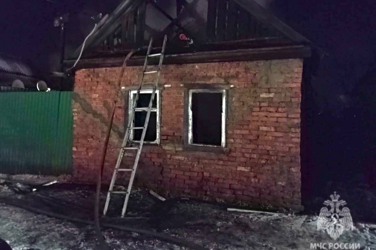 Ночью в Пугачеве сгорел частный дом. Хозяйка погибла