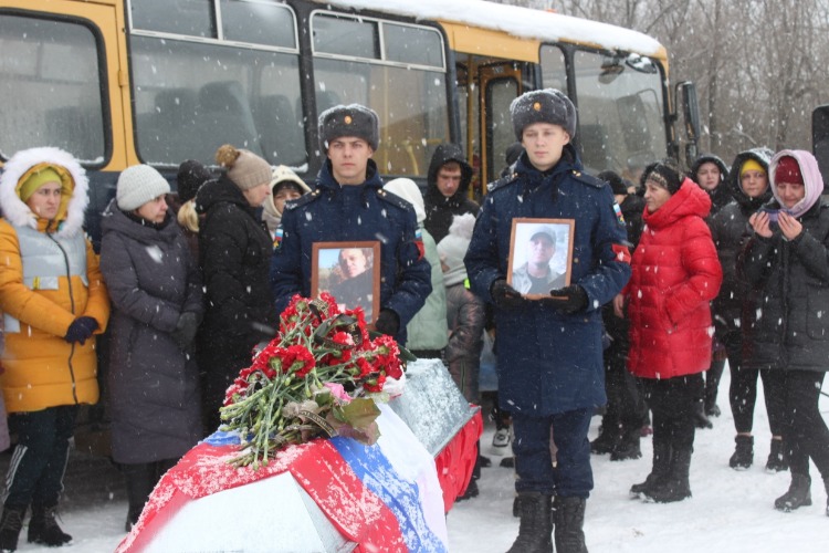 В зоне СВО погиб 36-летний контрактник-снайпер Владимир Козицин