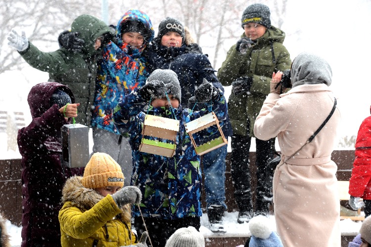 Более сотни школьников присоединились к экологической акции Балаковской  АЭС “Покормите птиц зимой!“