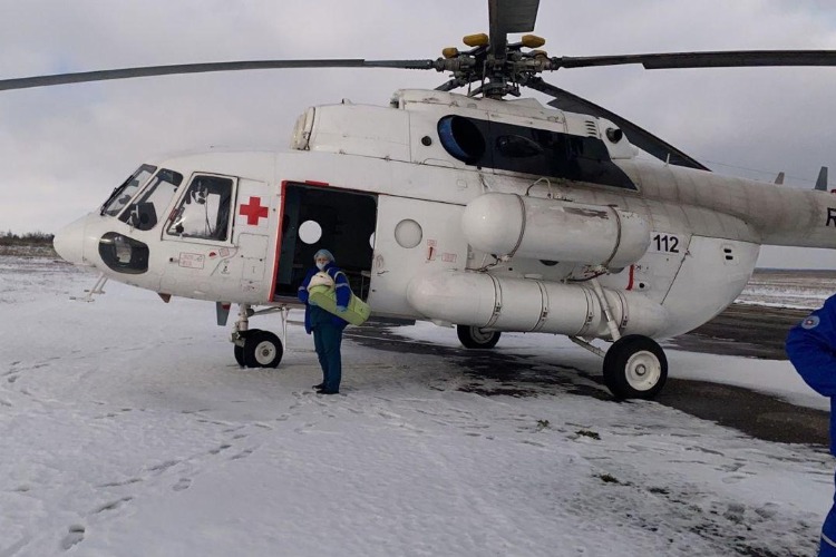 Из Балаково в Саратов вертолетом доставили больного менингитом подростка