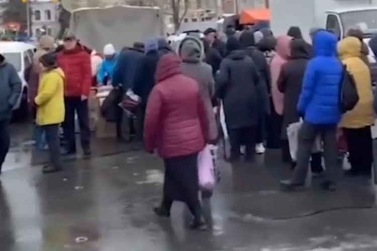 Сотни саратовцев выстроились в очередь за яйцами по 78 рублей