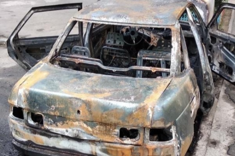 Три автомобиля горели ночью в соседнем Пугачеве