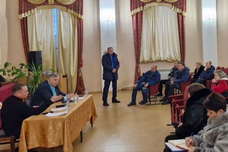 Областные депутаты провели встречи с представителями многодетных семей Балаковского района