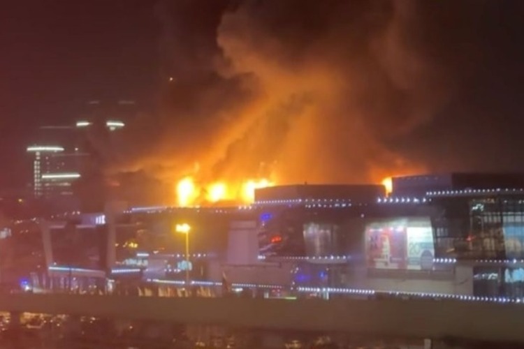 В Москве творится АД. Стрельба, жертвы, пожар в Крокус холл сити. Видео строго 18+