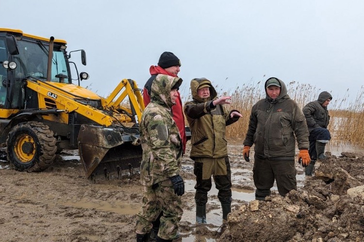 На паводке. В Комсомольском спасатели готовы эвакуировать сельчан и домашнюю скотину
