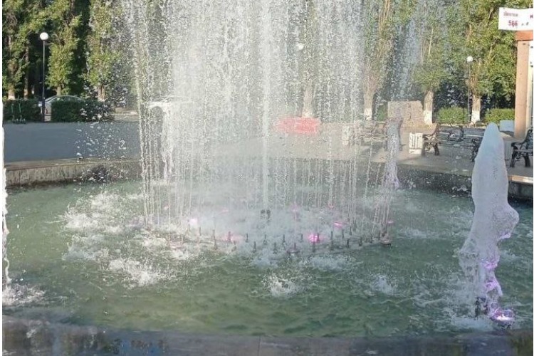 Сегодня нам откроет летний сезон фонтан у Колоска