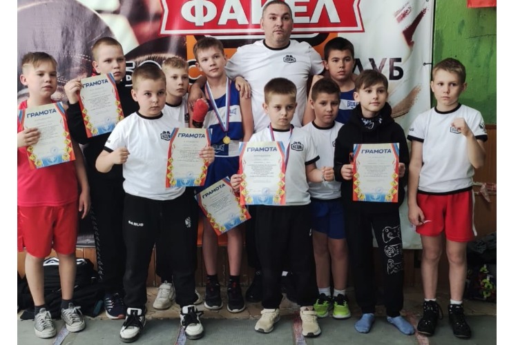 10 смелых новичков-боксеров из Балакова не стушевались в Вольске