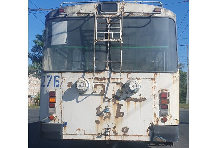 В Балаково горели клопятник и троллейбус в рейсе