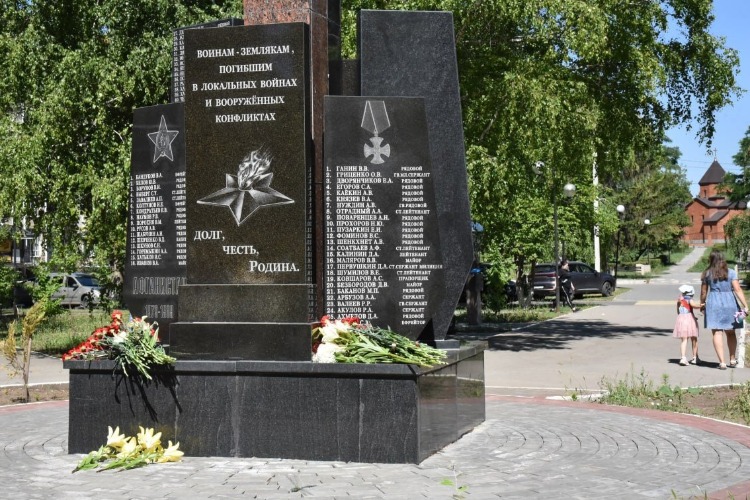 На балаковском мемориале воинам-землякам уже 79 имен