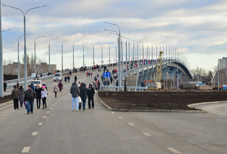 На шею Балакову пытаются повесить сразу два моста
