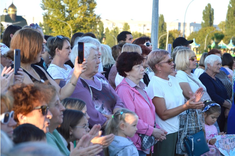 Погода в Балаково 18 сентября. В поту холодном просыпаюсь, боль в груди. Мне не даёт забыть прощальные объятья. Последний крик любви, последнее “прости“. И тело нежное твоё под летним платьем