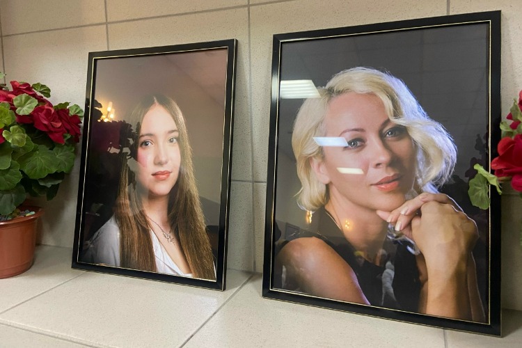 дочь и мать 