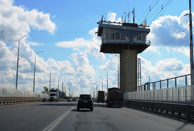 В Балакове мужчина упал с моста и погиб. Фото