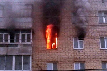 Открытый огонь на 8-м этаже. Накануне в Балакове горела квартира. Подробности ЧП. Фото
