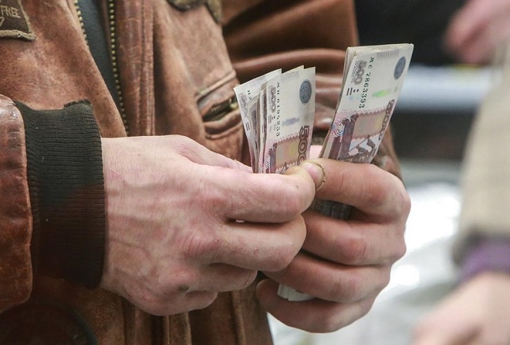 Половина саратовских педагогов получает менее 15 тысяч рублей в месяц
