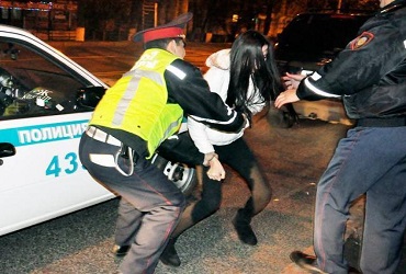 Пьяная 13-летка протаранила в ночи сразу 6 автомобилей