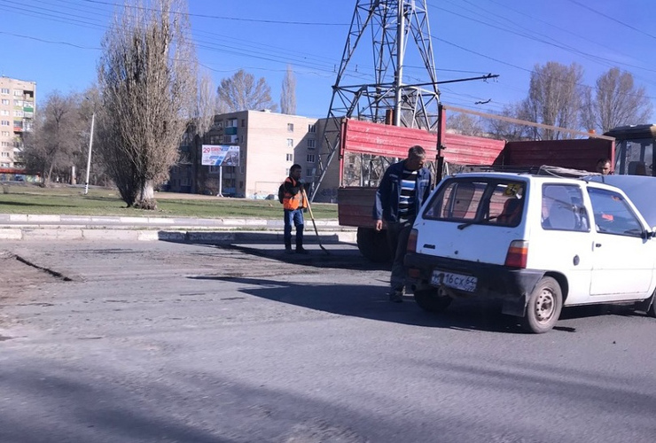 Ямочный ремонт дорог Балакова онлайн. Саратовское шоссе у путепровода