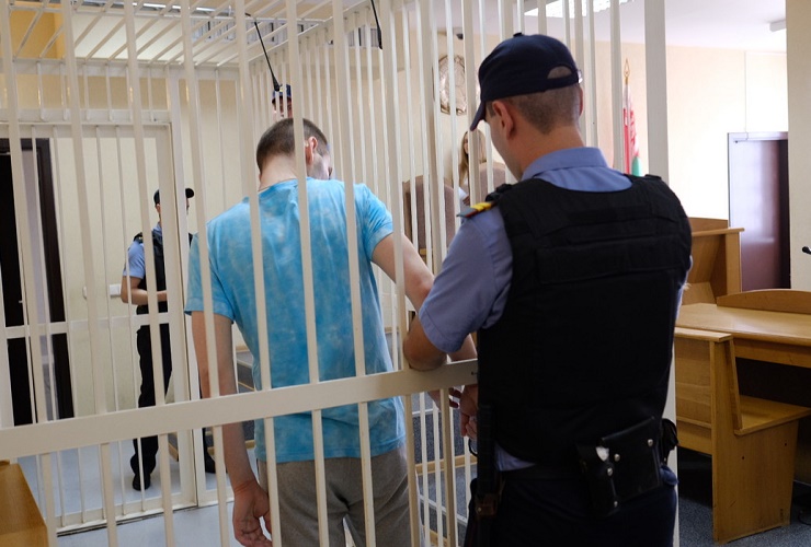 За неуплату алиментов взяли под стражу прямо в зале суда