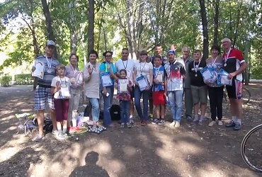Школьник обыграл взрослого на турнире по петанку. Видео