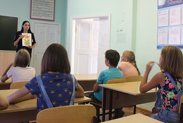 Школьникам напомнили о важности ремней безопасности. Фото