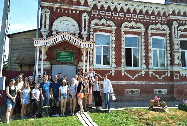 Подслушано в хвалынске молодежный. Гора каланча Хвалынск. Школа 3 Хвалынск. Хвалынск школа 2. Хвалынск центр семья.