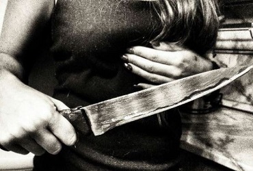 В Балакове пьяная 17-летняя девушка ударила собутыльника ножом