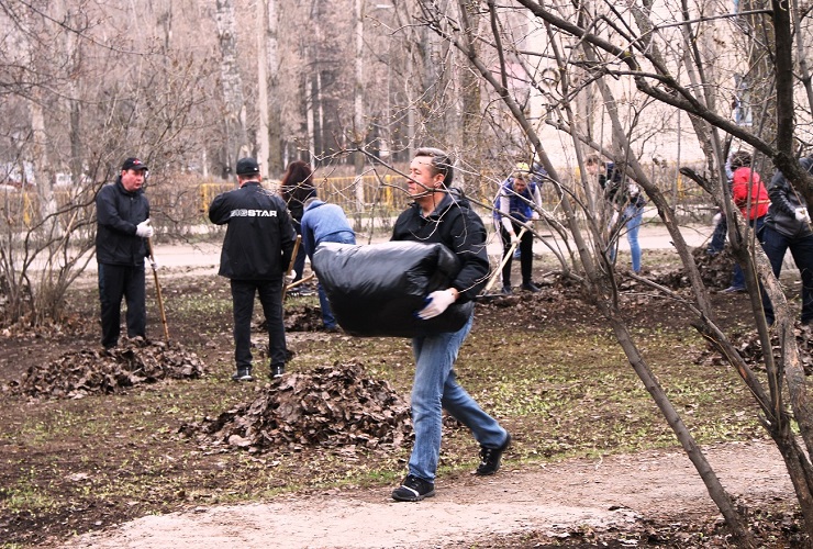 Весна начинается с уборки. Как балаковцы приводят город в порядок