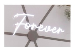 Неоновая надпись "Forever"