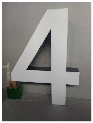 Цифра "4" с подсветкой