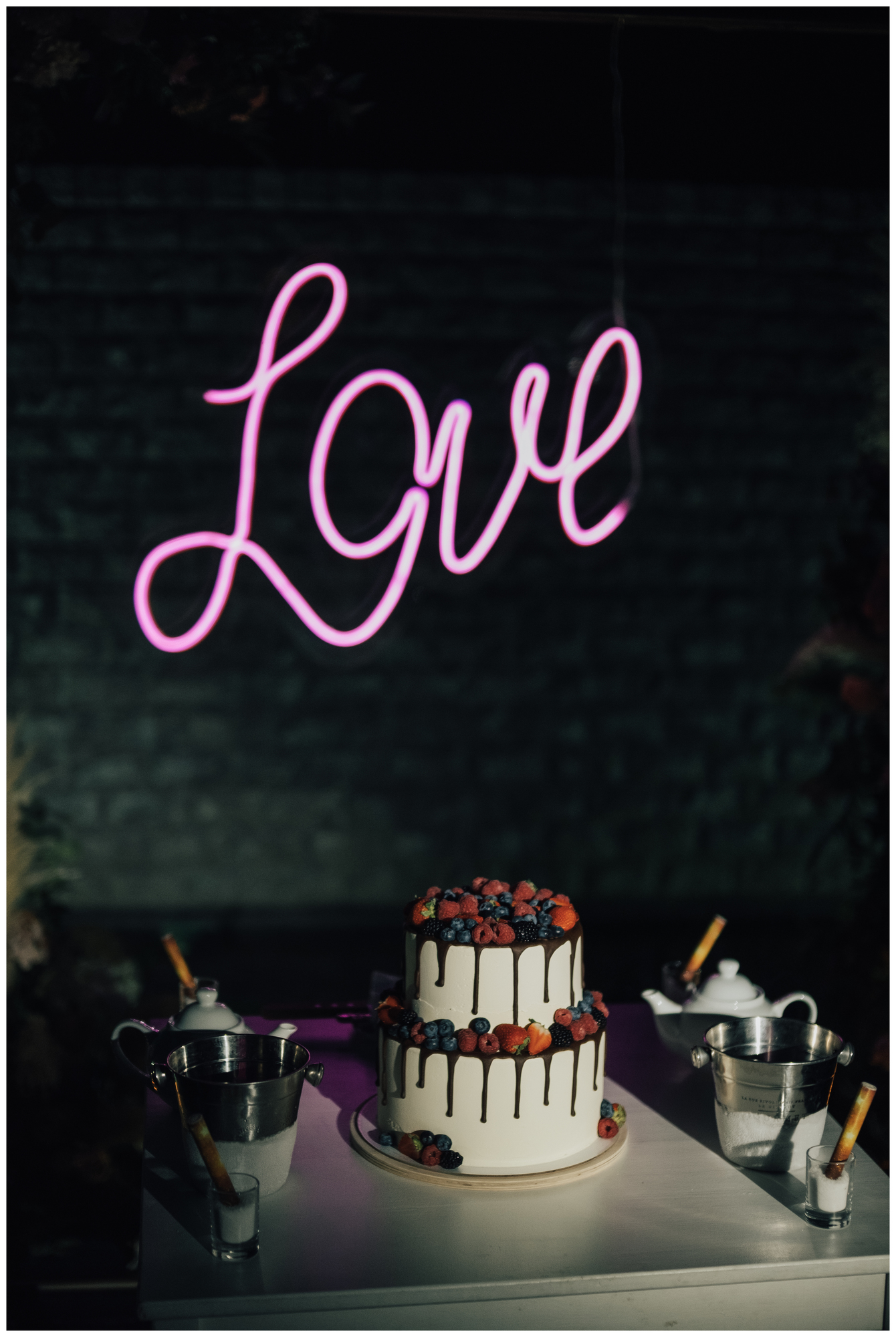 Неоновое  LOVE