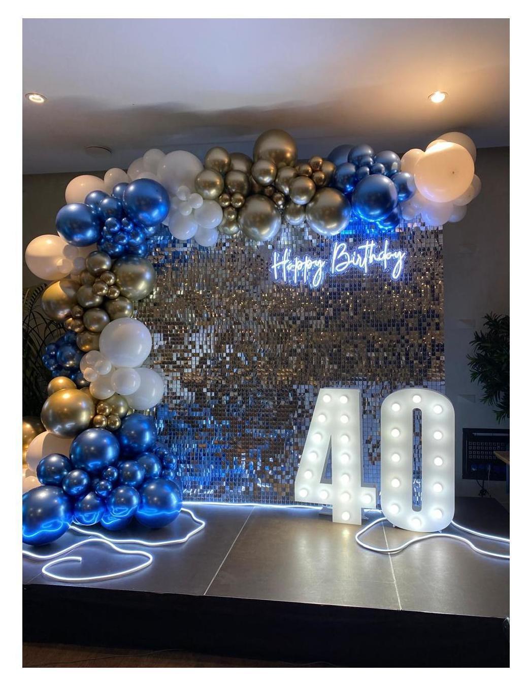Неоновая надпись "Happy Birthday"