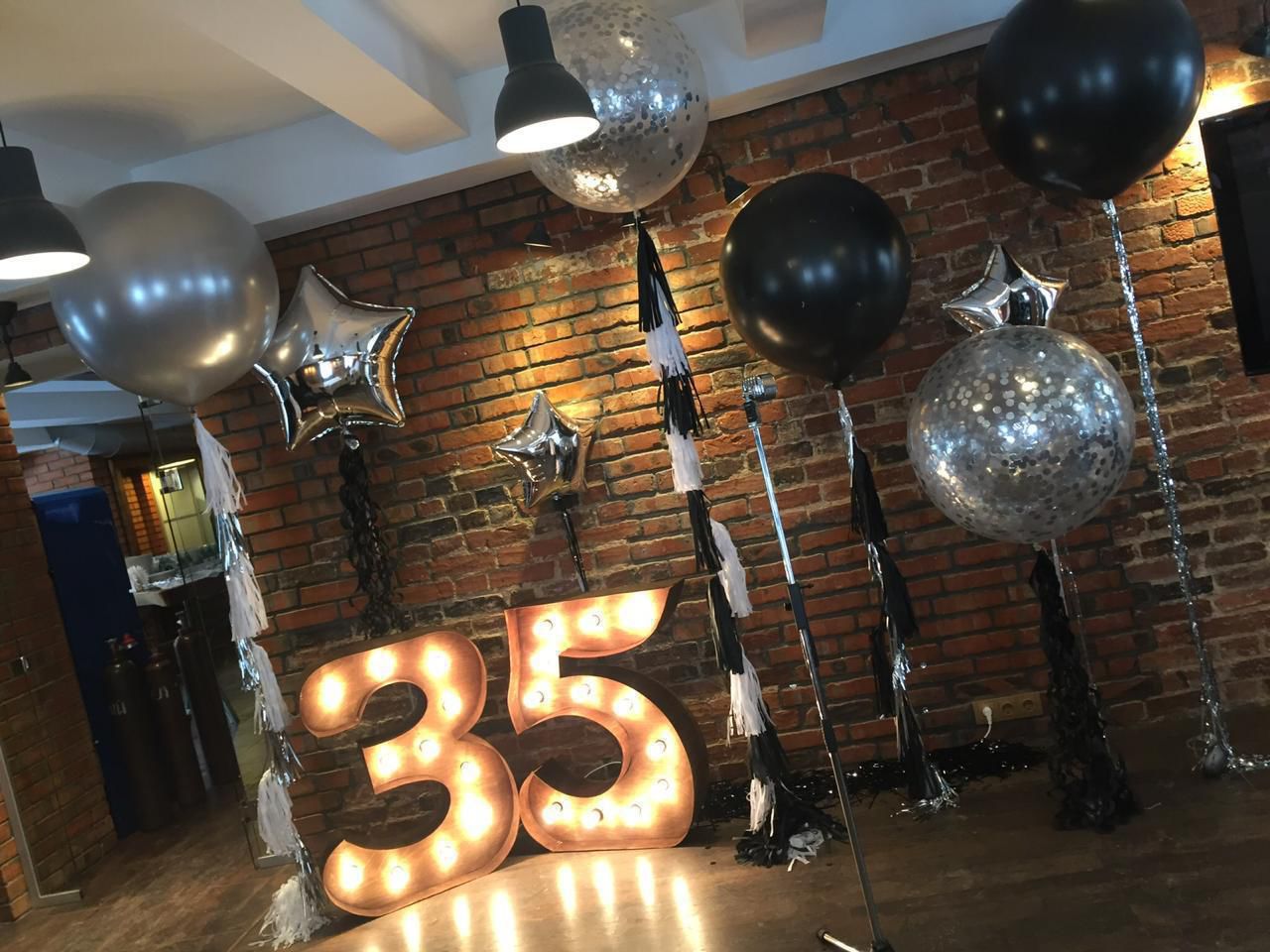 Световая цифра "3"