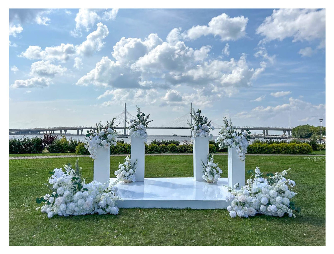 Колонна белая 100*30*30