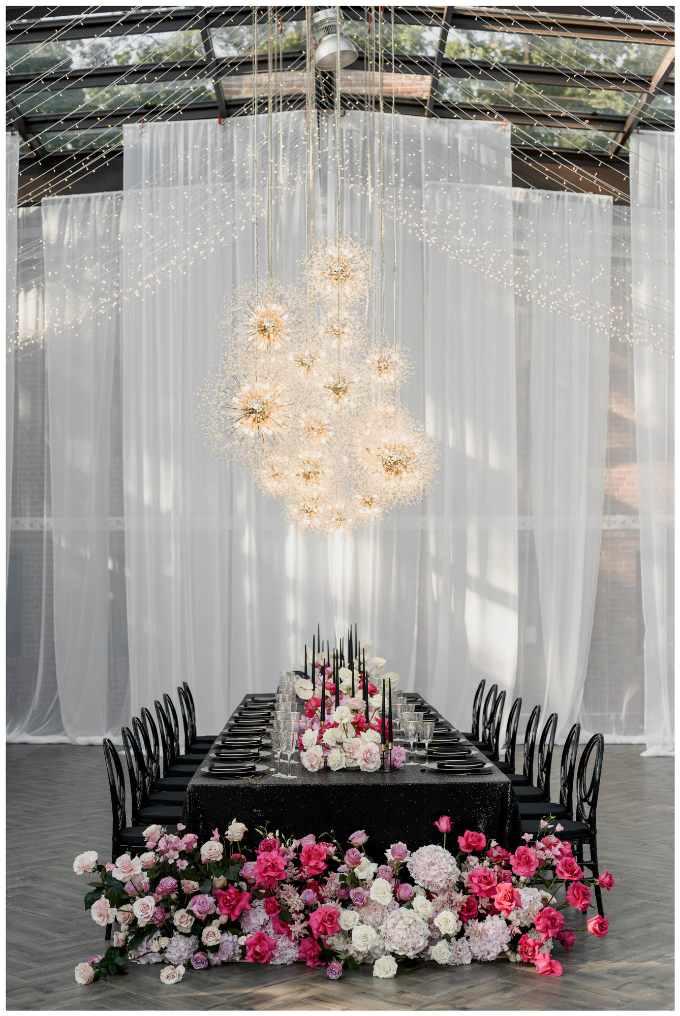Скатерть "Искра" черная 330х330