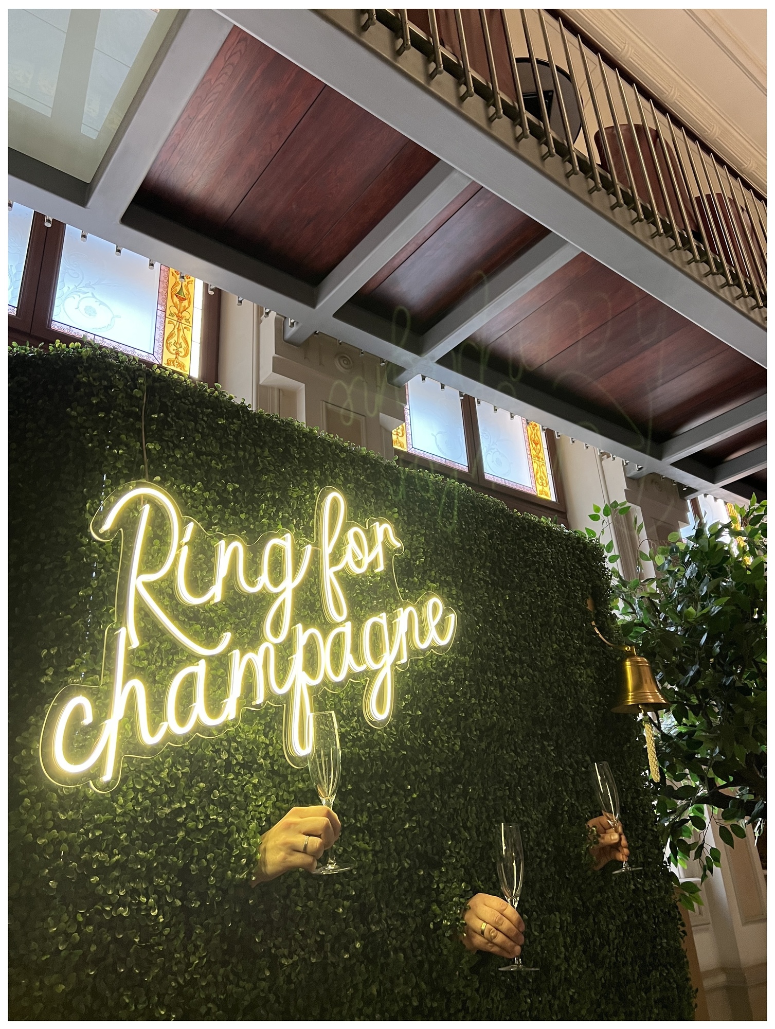 Зона «RING FOR CHAMPAGNE»