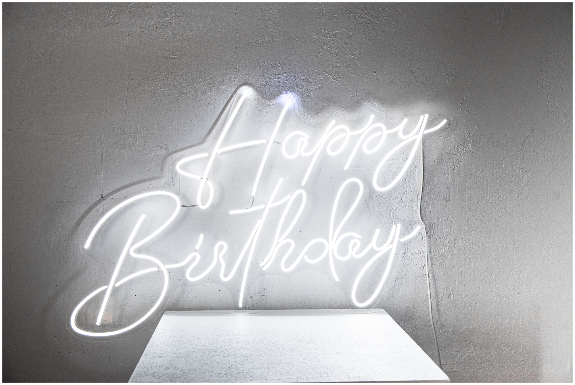 Неоновая вывеска  Happy Birtday