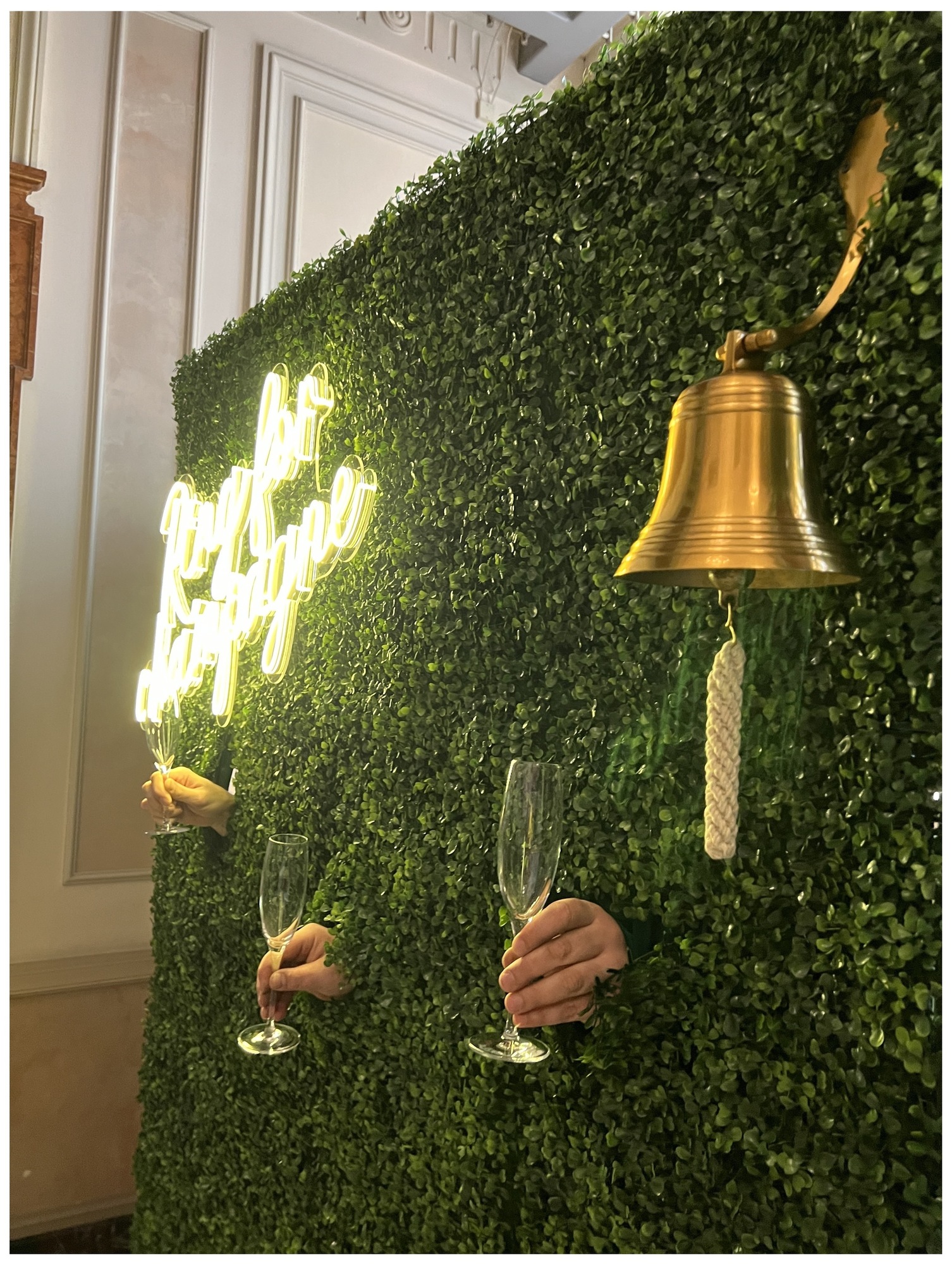 Зона «RING FOR CHAMPAGNE»