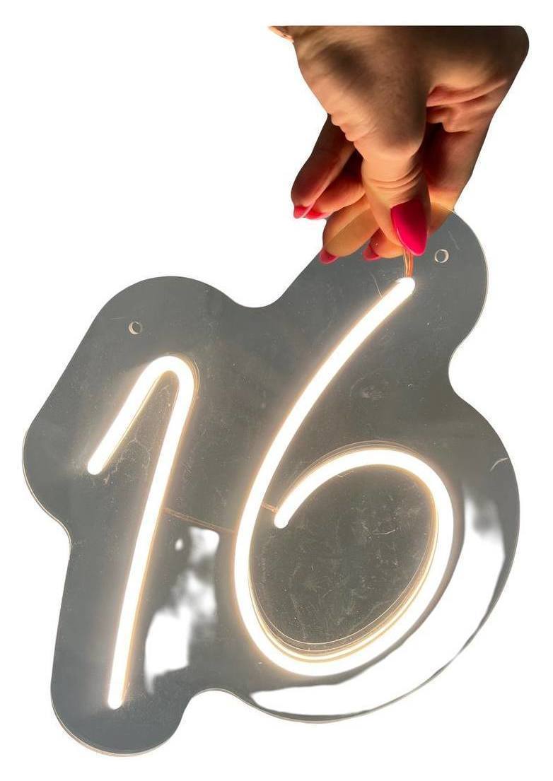 Неоновая вывеска "16"