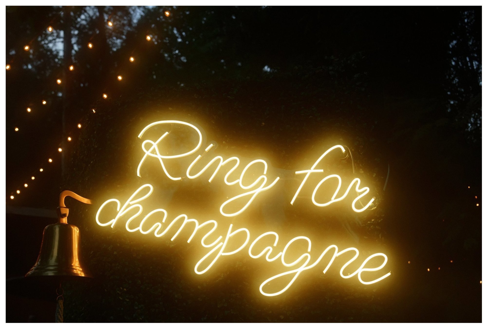 Неон "Ring for champagne"