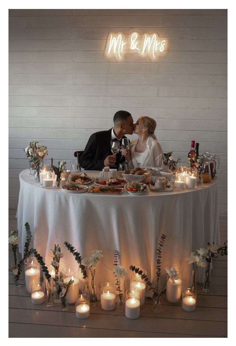 Неоновая вывеска MR&MRS