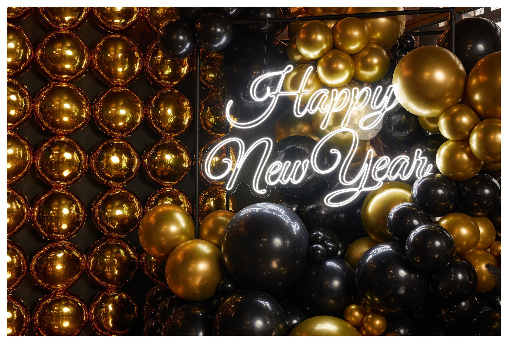 Неоновая вывеска HAPPY NEW YEAR